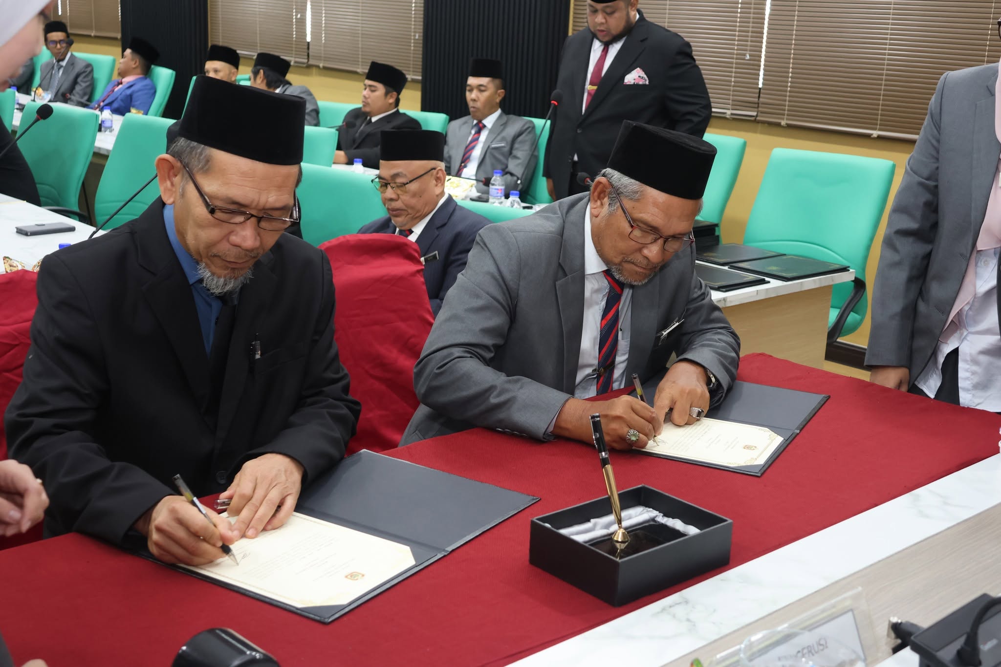 AHLI MAJLIS 15