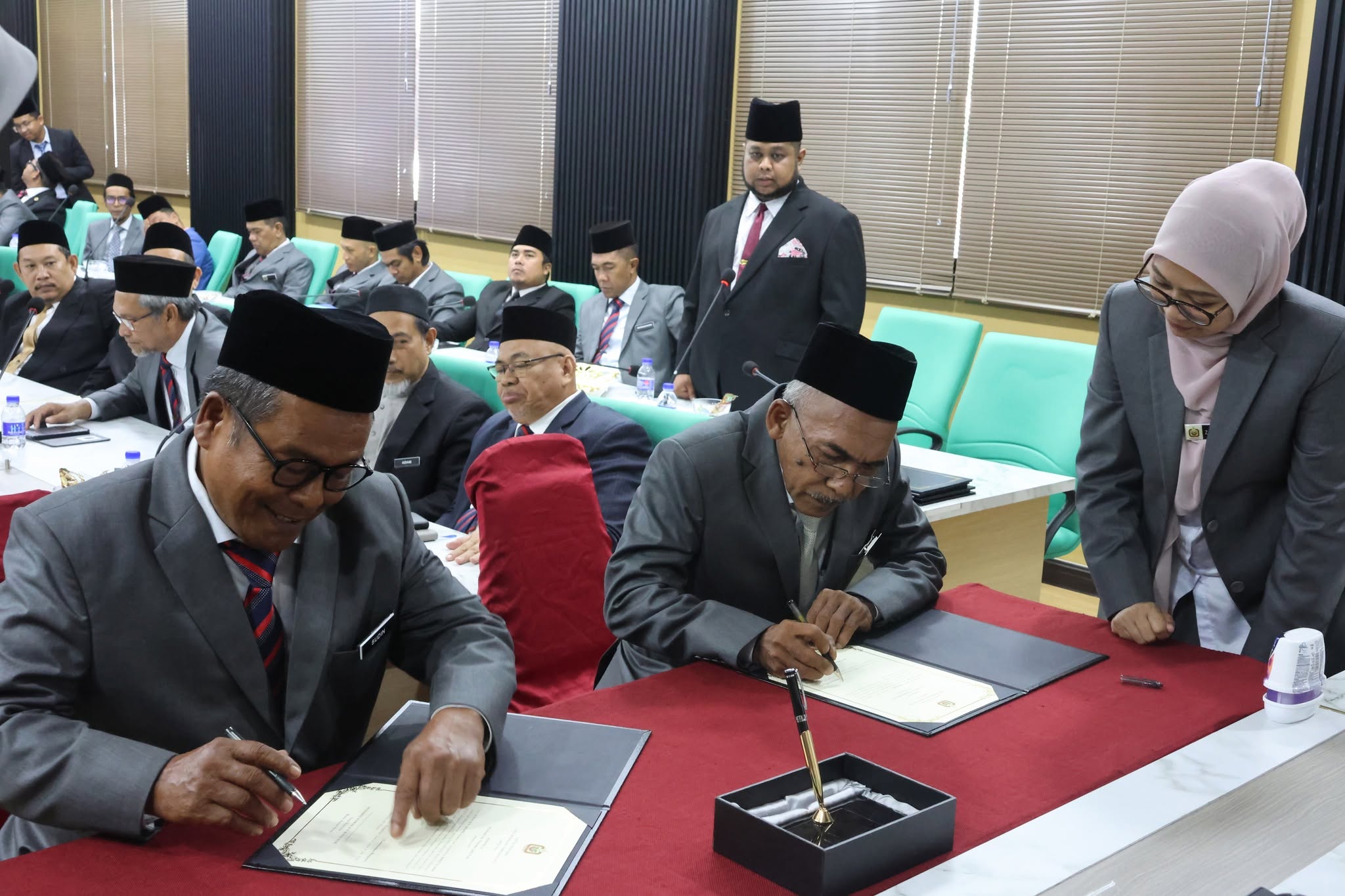 AHLI MAJLIS 41