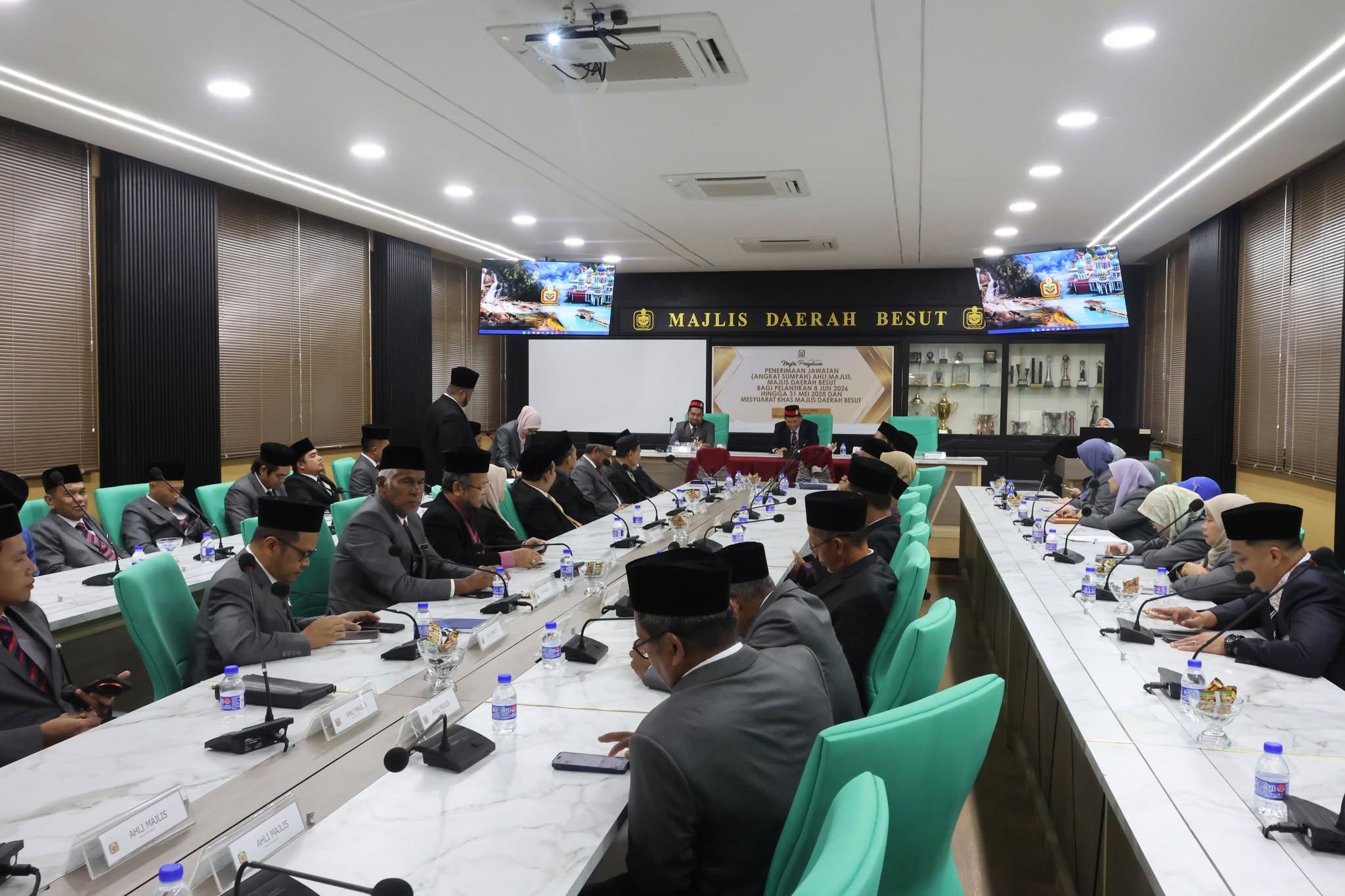 AHLI MAJLIS 44